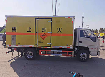 榆阳爆破器材运输车工人安全操作规范与智能技术保障